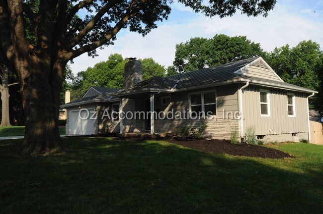 Building Photo - 5600 W 78th Street  Prairie Village KS 66208
