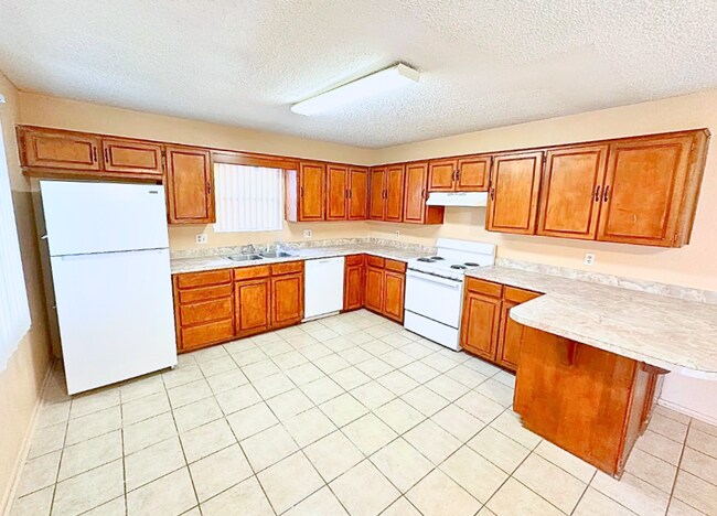 Foto del edificio - AVAILABLE NOW!