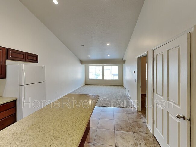 Building Photo - 325 Pages Pl Dr