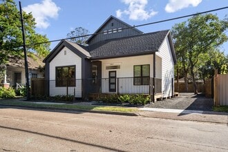Building Photo - 207 Lockwood Dr