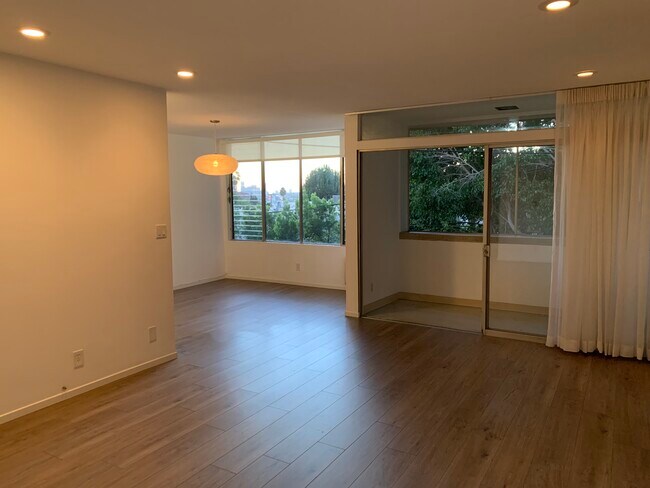 Building Photo - 1341 N Crescent Heights Blvd