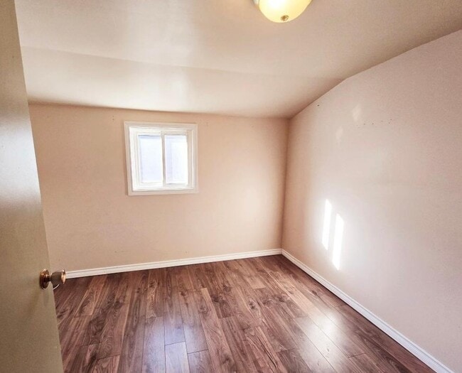 Building Photo - Spacious 3 Bed / 1 Bath House| $2249/month (plus utilities) - Parking Included