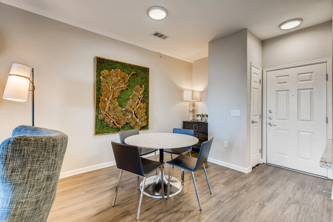 ArtWalk en CityCenter | Englewood, CO Apartments - ArtWalk at CityCenter