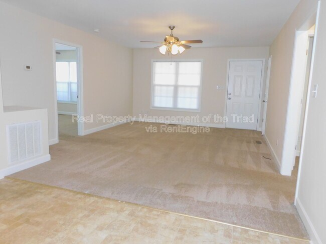 Foto del edificio - 2831 White Ln