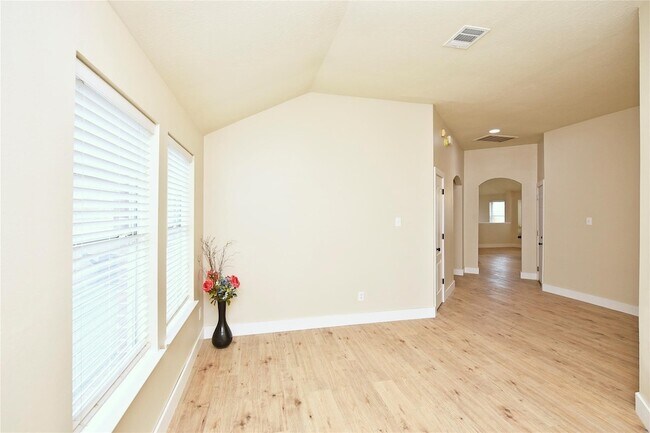 Foto del edificio - 7715 Butler Lakes Ct