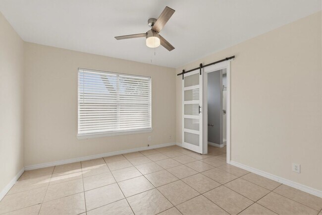 Foto del edificio - 711 Cisneros St