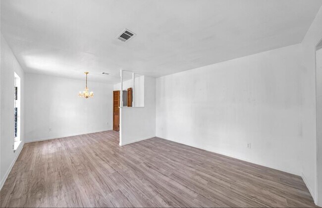 Building Photo - 8447 Sterlingshire St