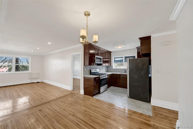 Foto del edificio - 4392 Carpenter Ave