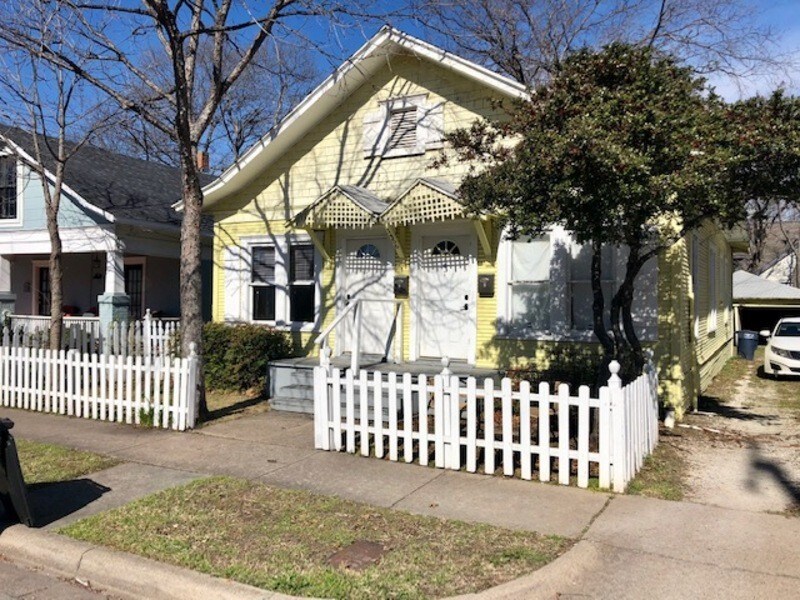 Primary Photo - 1456 W Allen Ave