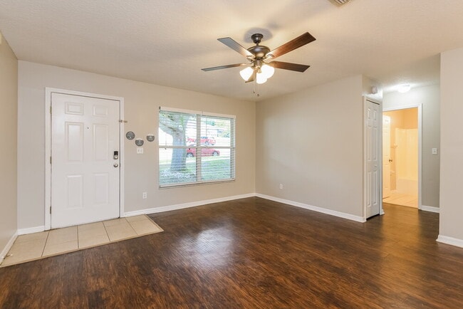 Building Photo - 628 Brooke Ct