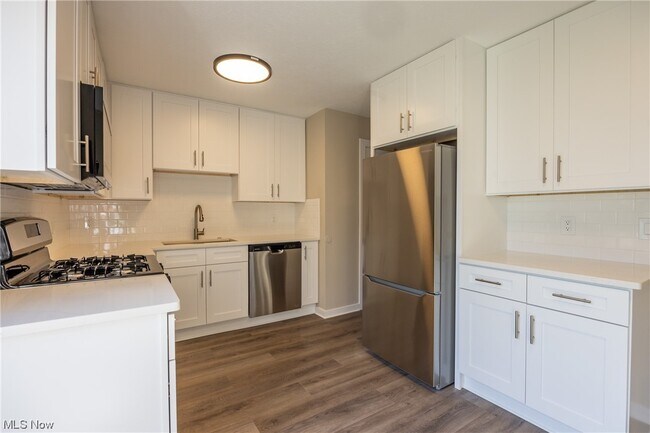 Building Photo - 993 Cornell Ct