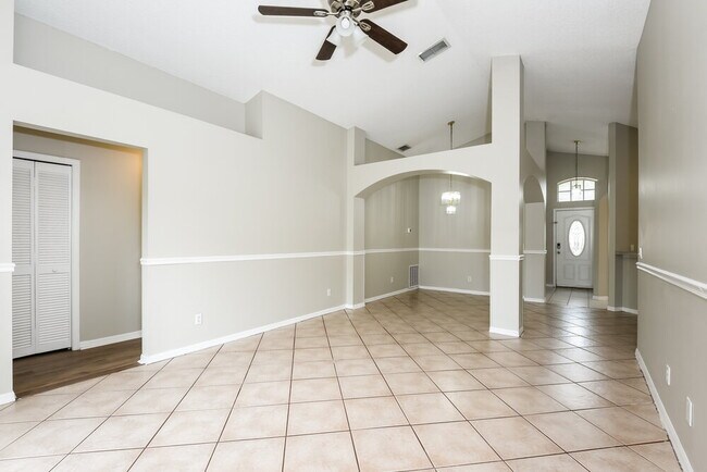 Building Photo - 1241 Himalayan Ct