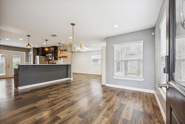 Foto del edificio - 2921 Pecan Springs Rd