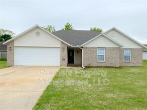 Building Photo - 1633 S Tally Ho Dr
