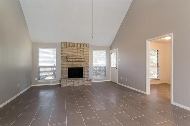 Foto del edificio - 2331 Rolling Glen Dr