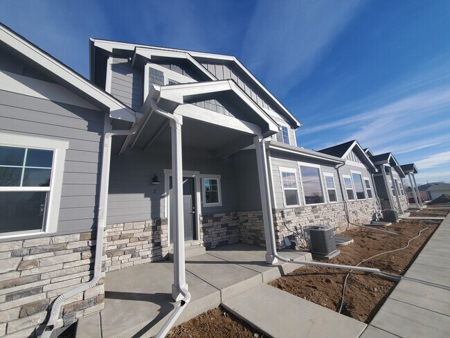 Foto del edificio - Updated and Very Spacious 3 Bedroom Townho...