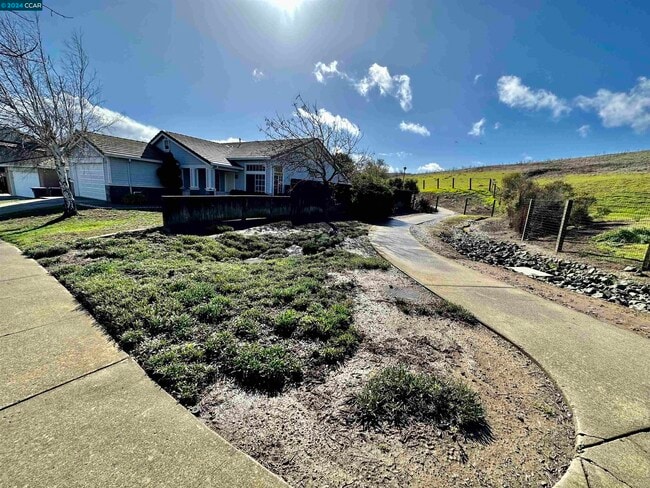 Building Photo - 1750 Highland Cir