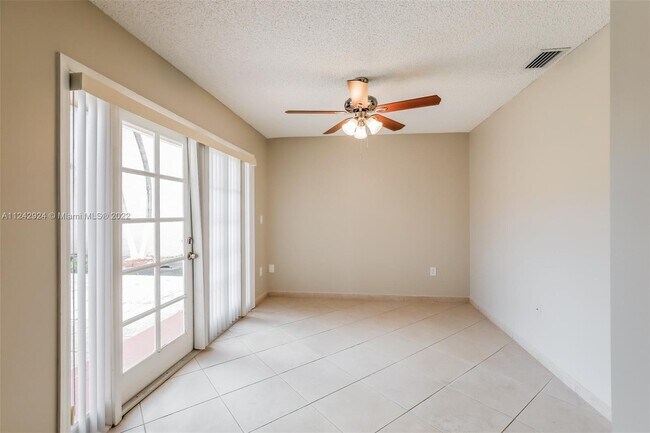 Foto del edificio - 18821 NW 84th Ave