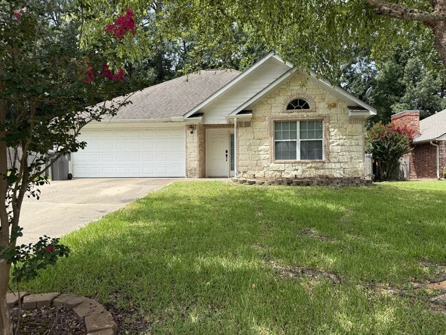 Building Photo - 105 Willow Brook Dr