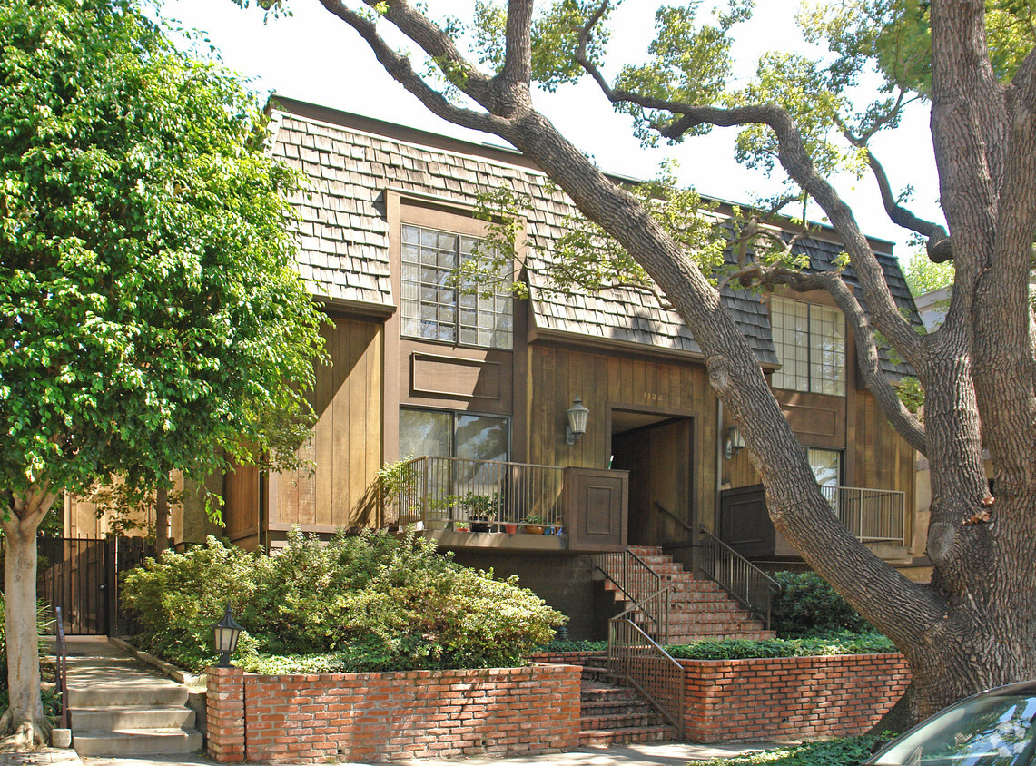 Building Photo - 1120 N Kings Rd