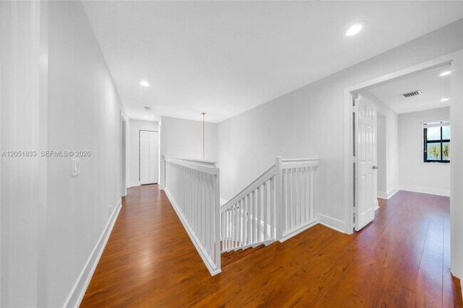 Building Photo - 1538 Tamarind Ct