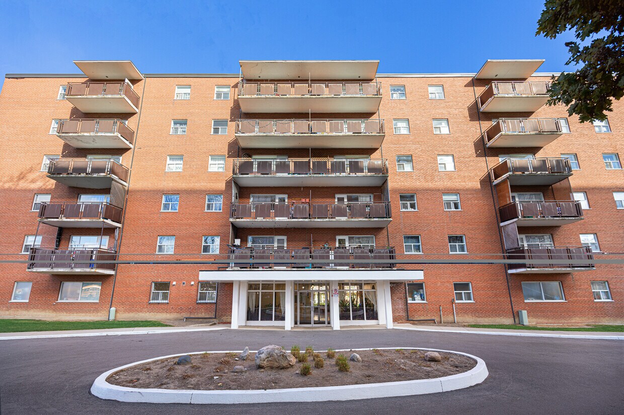 Photo du bâtiment - Ponytrail Terrace