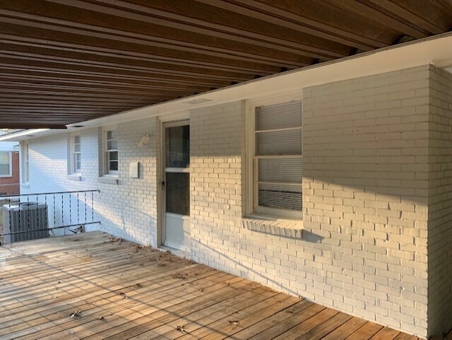 Foto del edificio - Beautiful freshly painted three bedroom home!