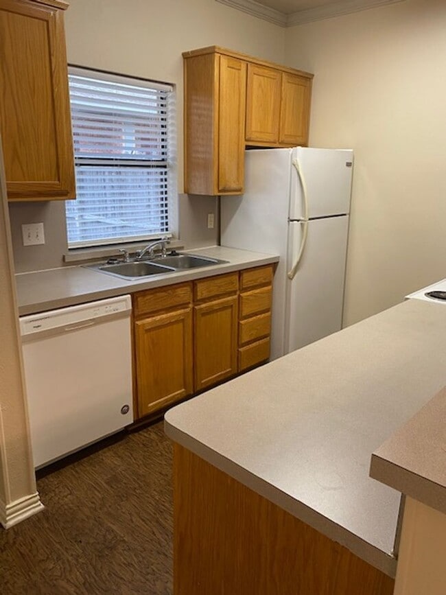 Foto del edificio - 2 BEDROOM 2.5 BATH TOWNHOME