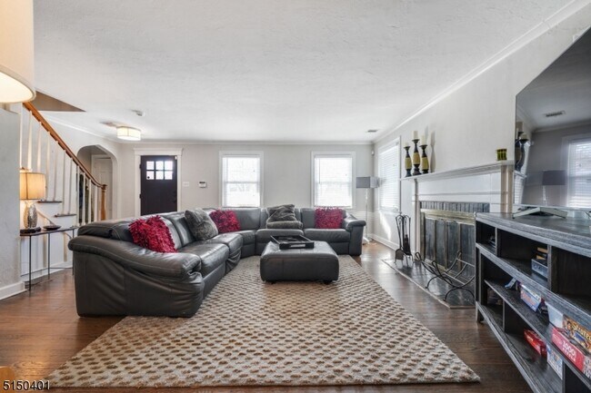 Foto del edificio - 57 Elmwood Pl