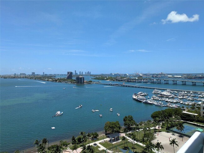 Building Photo - 1800 N Bayshore Dr