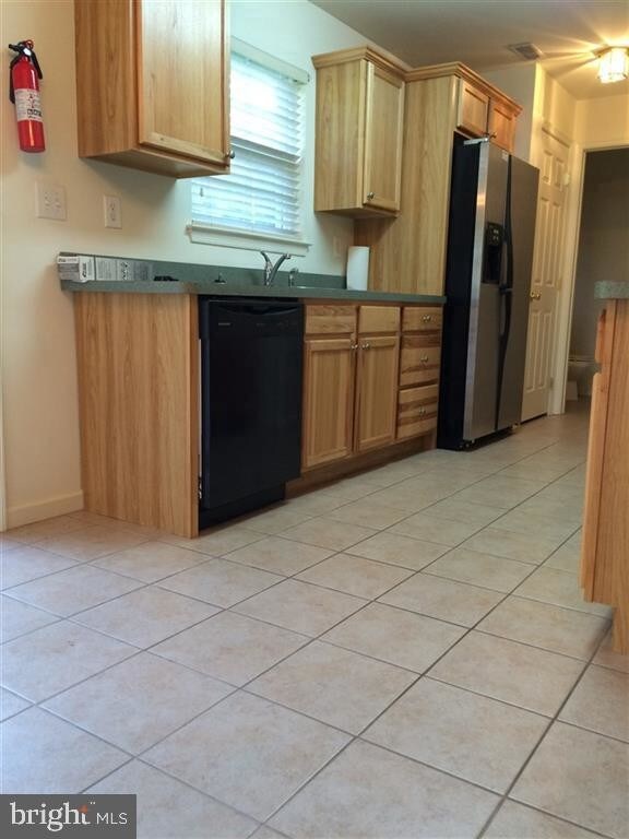 Foto del edificio - 2861 E Chestnut Ave