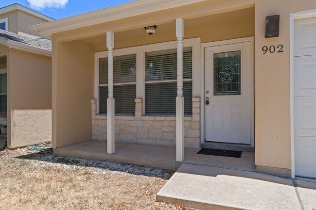 Building Photo - Beautiful 3/2 for Rent. Master on first fl...