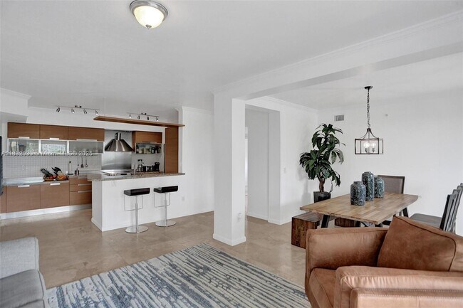 Foto del edificio - 17100 N Bay Rd