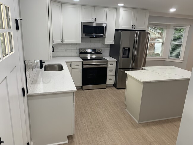 Kitchen - 942 Athens Dr
