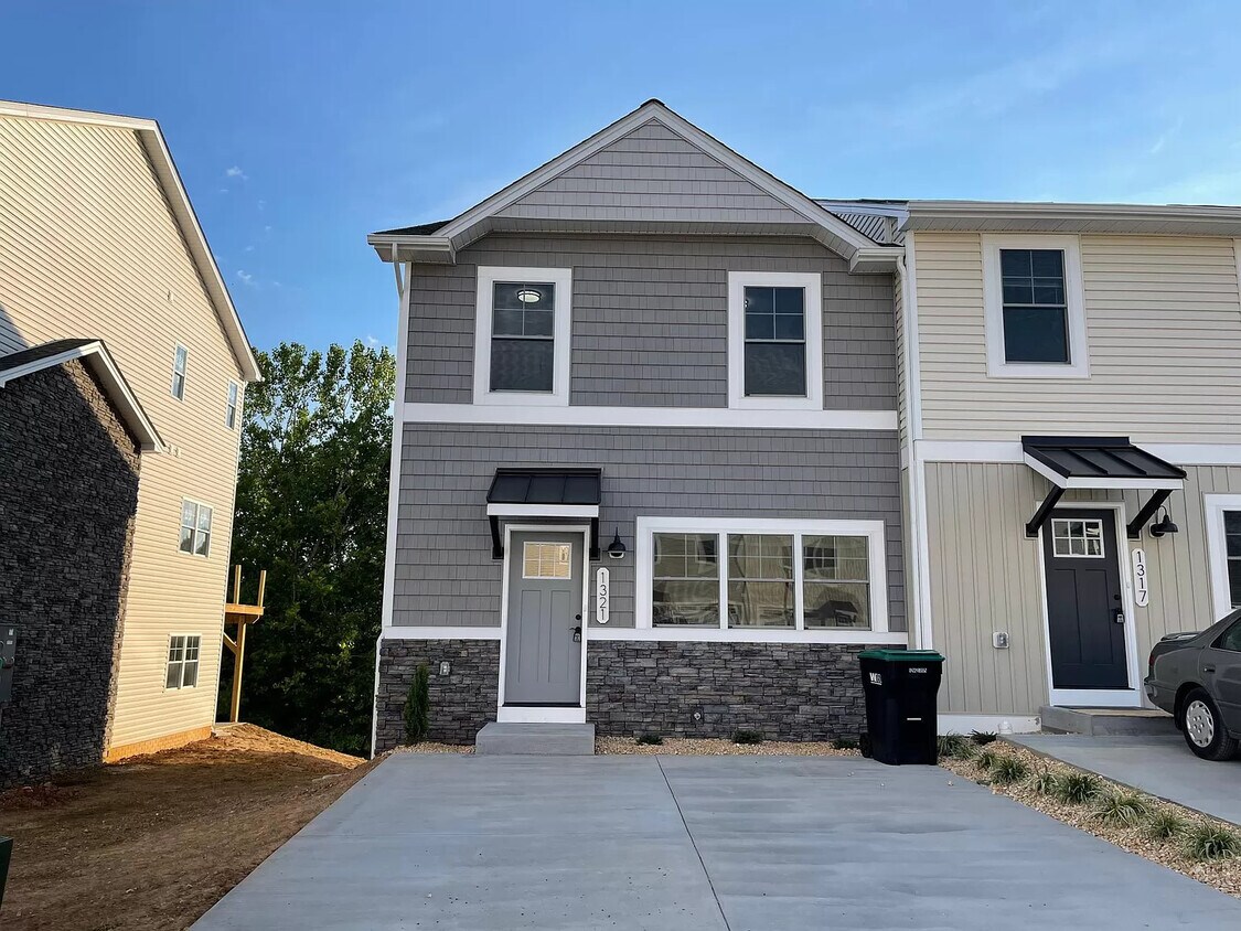 1321 Palomino Trl, Rockingham, VA 22801 Townhome Rentals in