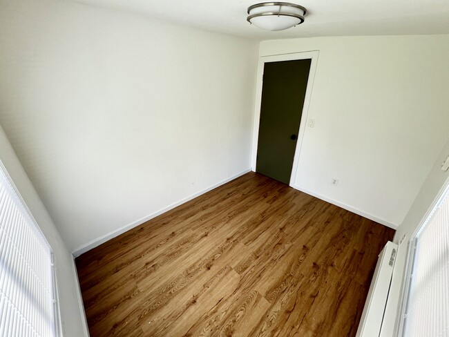 Building Photo - 5156 Hickory Ln