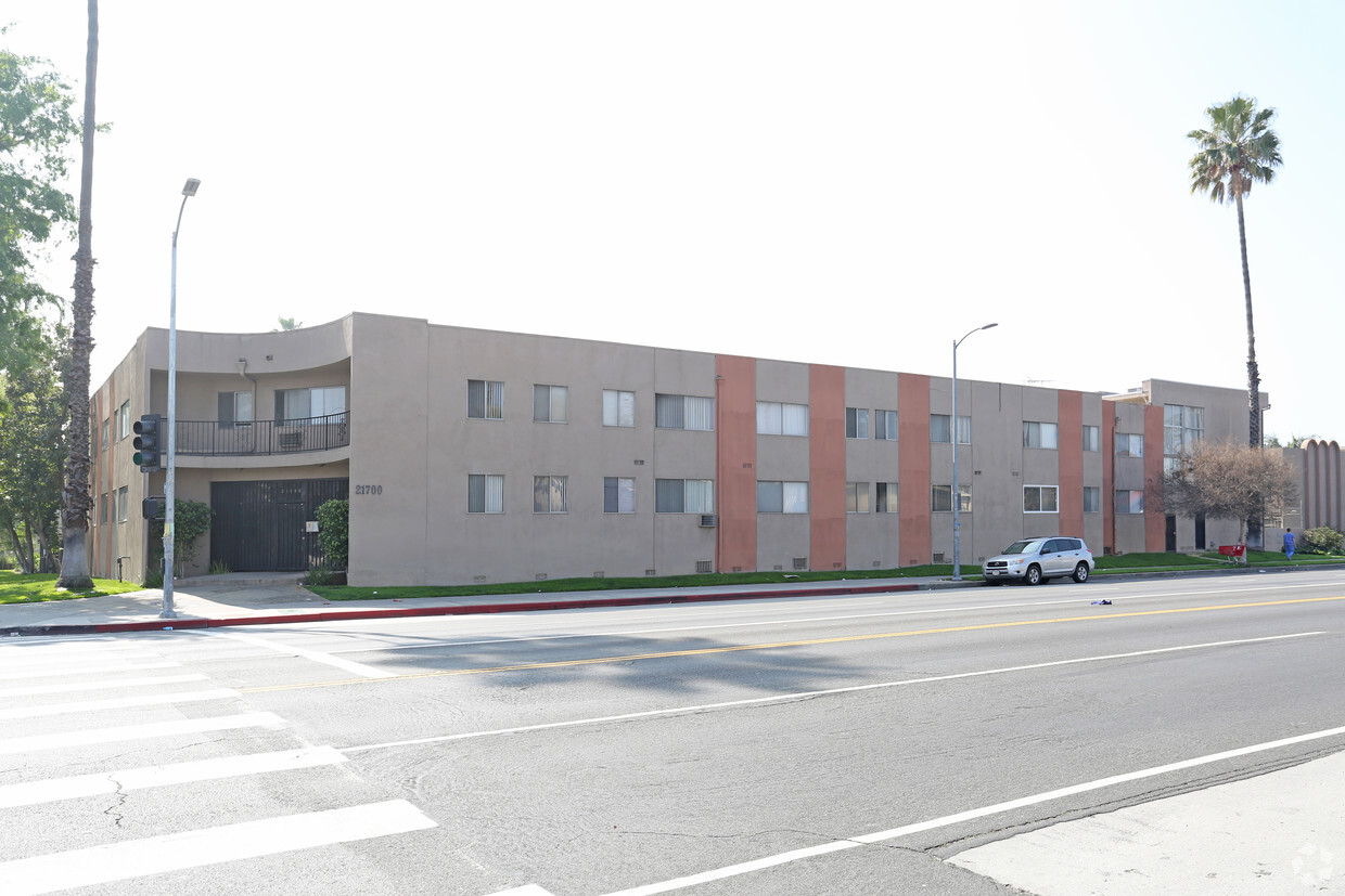 21700 Roscoe Blvd, Canoga Park, CA 91304 - Apartments in Canoga Park ...