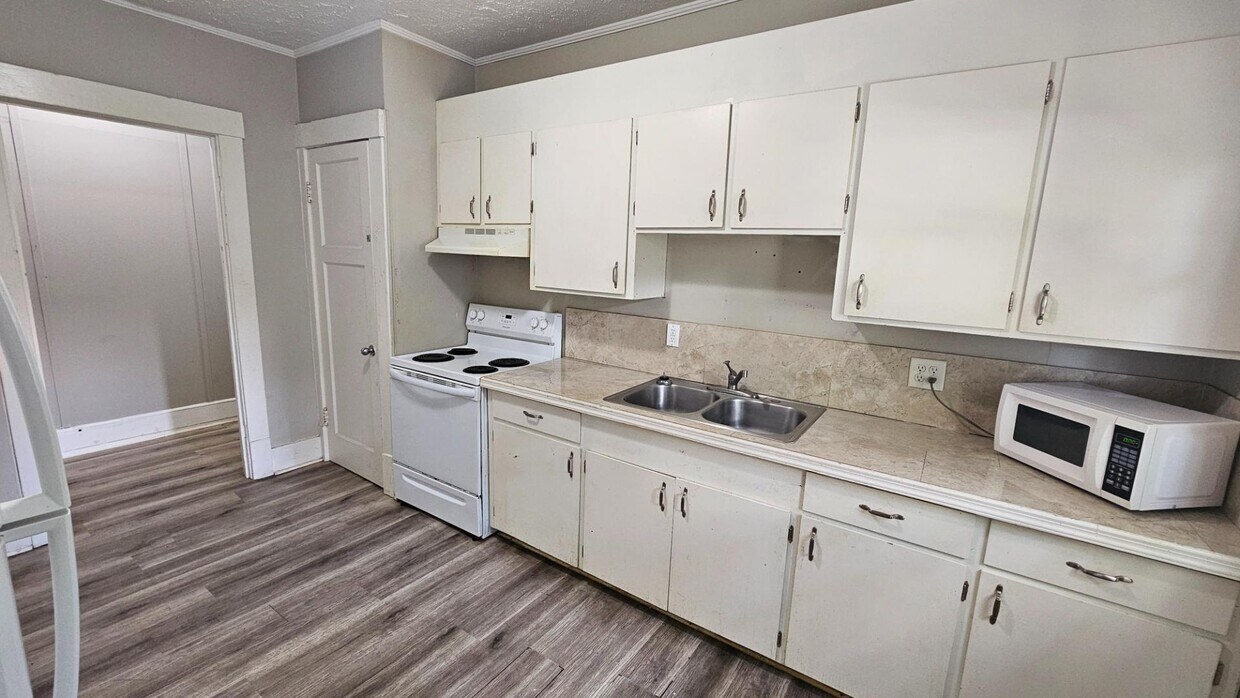 Foto principal - 5614 6th Ave