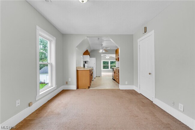 Foto del edificio - 140 Woodrow Ave