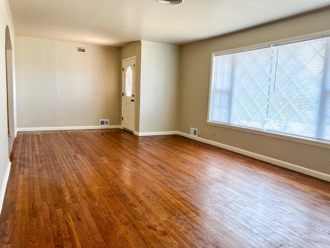 Foto del edificio - 2225 S Dallas St