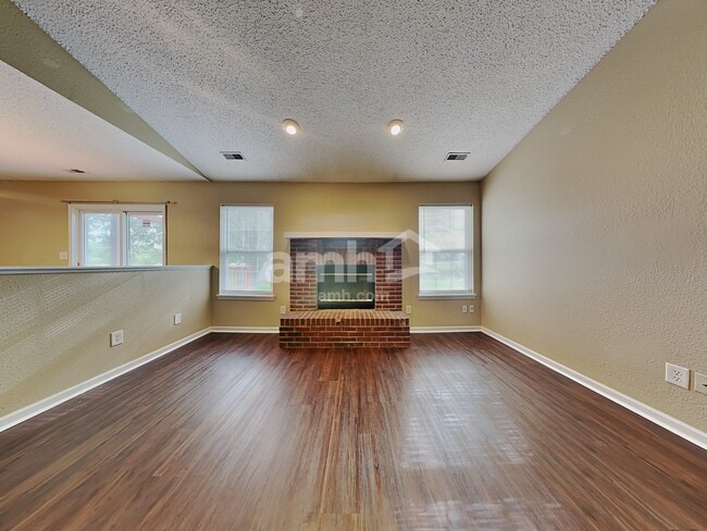 Foto del edificio - 8142 Whitaker Valley Blvd