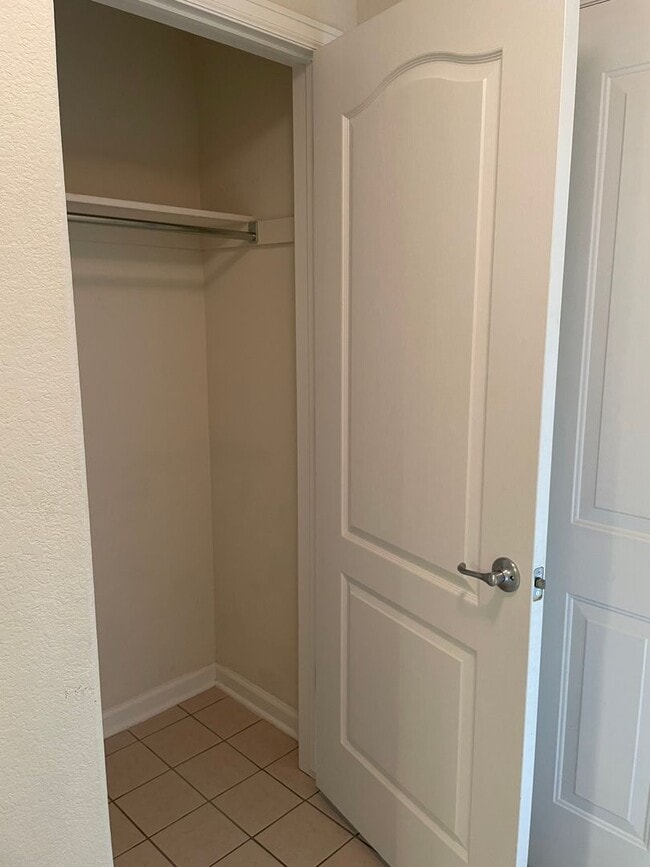 Building Photo - 2 bed/2 bath 2nd-floor condo in Lakeshores at Centerra.