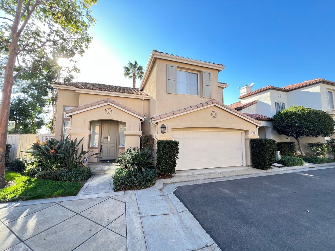 Charming Tustin Ranch Home in Gated Community on Golf Course! - Charming Tustin Ranch Home in Gated Community on Golf Course!