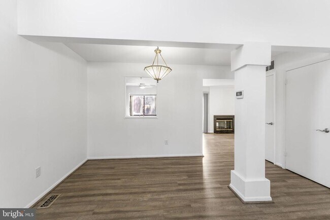 Foto del edificio - 6476 Sewells Orchard Dr