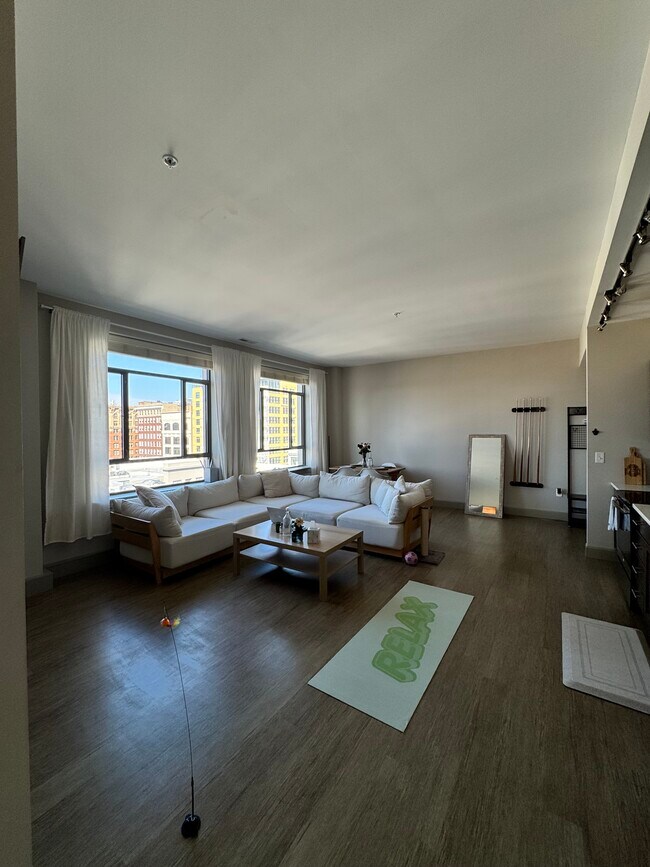 Building Photo - 51 N High St