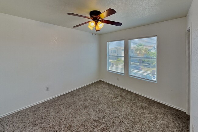 Foto del edificio - 4523 Rothberger Way