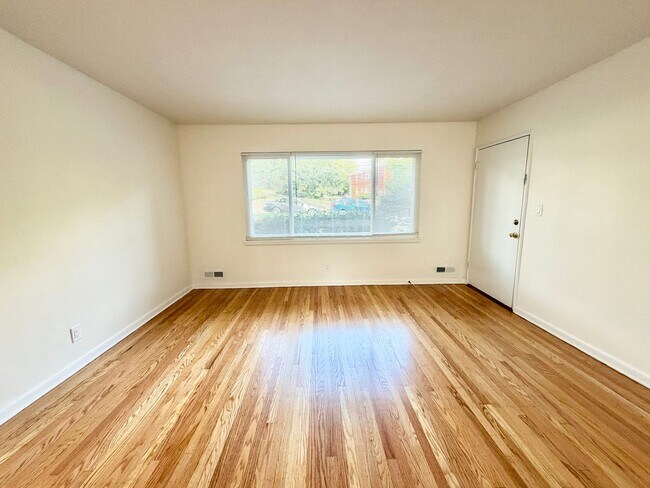Building Photo - 2724 Riedling Dr