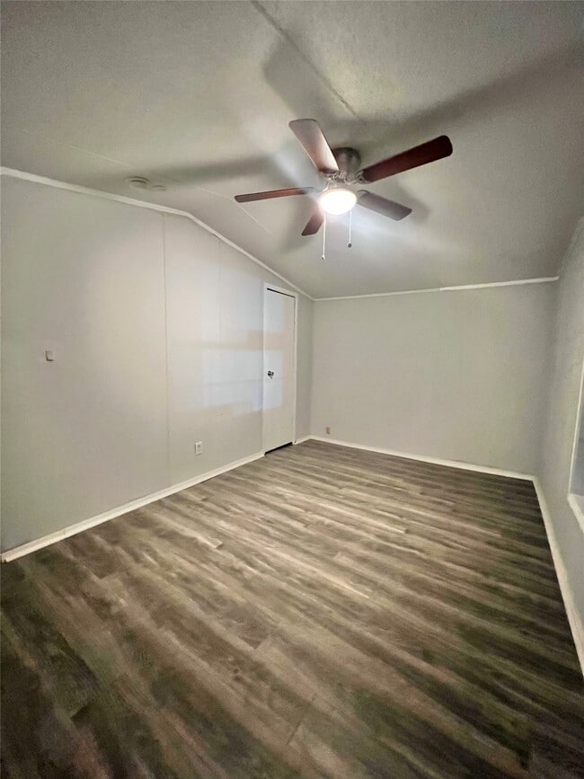 Foto del edificio - 2525 Oyster Creek Bend