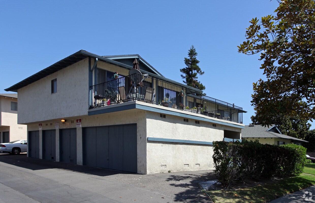 Building Photo - 2321 E Omega Ave