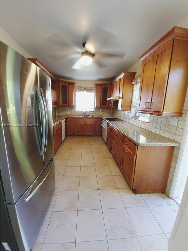 Building Photo - 7721 Coquina Dr